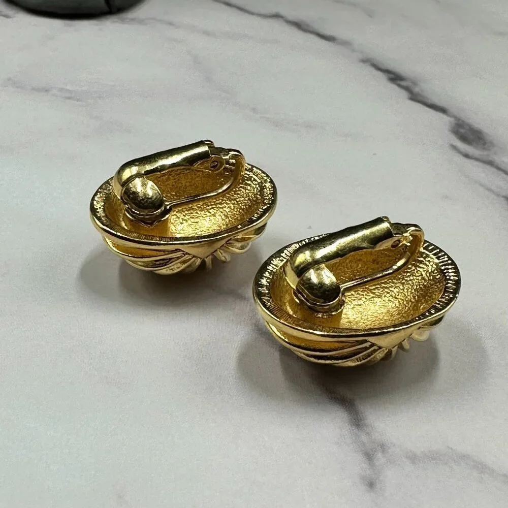 Vintage dome clip
